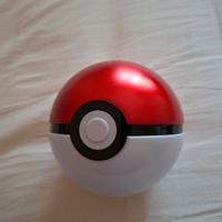 Pokeball Pokemon vuota bianca e rossa