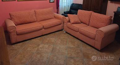 Coppia di divani 2 e 3 posti colore rosa salmone