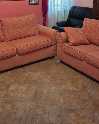 Coppia di divani 2 e 3 posti colore rosa salmone
