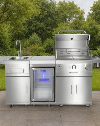 Cucina da esterno con BBQ a carbone