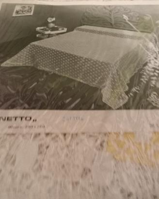 copriletto a uncinetto