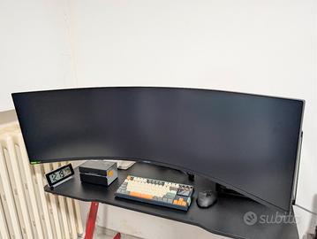 Samsung Odyssey G9 + wall mount