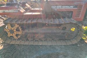 trattore cingolato new Holland 82-85 