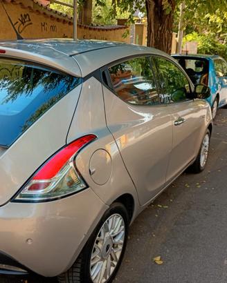 Ypsilon III 2011 1.2 8v Gold s
