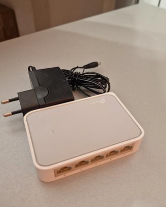 Switch TP-Link TL-SF1005D 5 porte, alimentatore