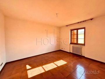 Appartamento di 115 m² con più di 5 locali e box a