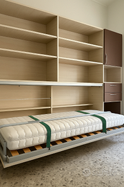 Mobile parete con letto a scomparsa e altri mobili