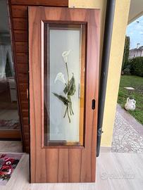 Porta a scomparsa scorrevole con vetro disegnato