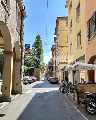 Negozio a Bologna Via Fondazza 3 locali