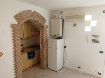 Privato affitta bilocale ristrutturato e arredato