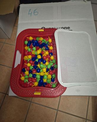 Gioco con chiodini di varie dimensioni