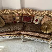 Divano completo di poltrona e cuscini