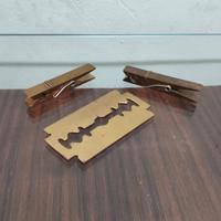 Tre oggetti in ottone vintage