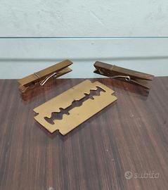 Tre oggetti in ottone vintage