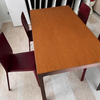 Tavolo allungabile more + 4 sedie in pelle Estel