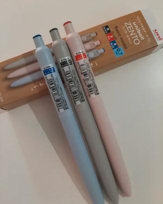 Penne Uniball ZENTO a gel punta da 0.7 Giappone