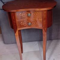 Tavolino/comodino a fagiolo