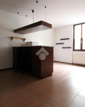 2 LOCALI A LODI