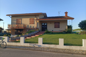 Villa con ampio giardino