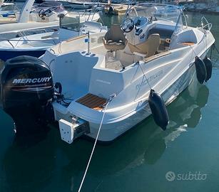 Quicksilver 635 Walk Around + Mercury 115 hp