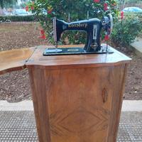 mobile con macchina da cucir 