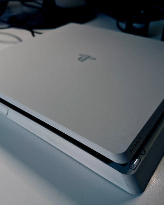 PS4 Slim 500 GB funzionante. Condizioni ottime
