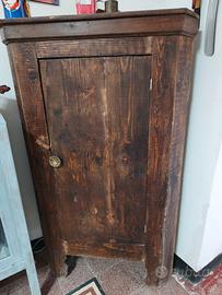 Angoliera in legno