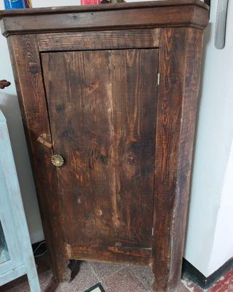 Angoliera in legno