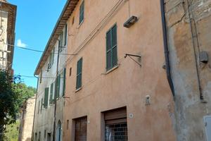 palazzina cielo terra 2 appartamenti più 2 negozi 