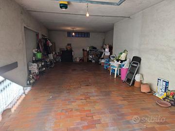 CONFRERIA: Ampio Garage di 50 mq