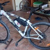 Specialized pitch sport con accessori 