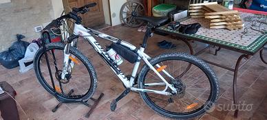 Specialized pitch sport con accessori 