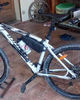 Specialized pitch sport con accessori 