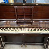 Pianoforte verticale a muro