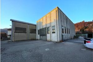 Immobile in asta di 1217 m² a Erba