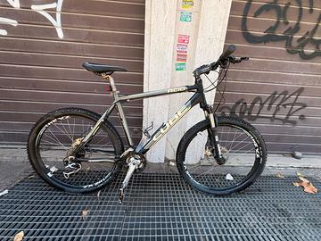mountain bike CUBE  ACID 26"