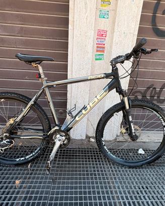 mountain bike CUBE  ACID 26"
