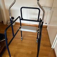 Deambulatore girello per anziani