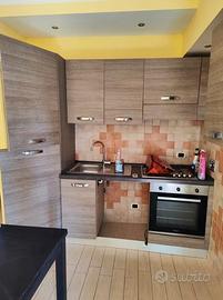 Casalotti bilocale con balcone e p.auto