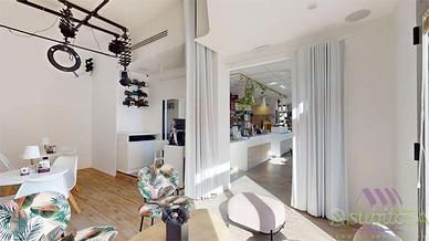 Mura di locale commerciale con forte passaggio