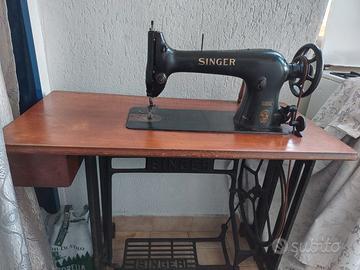 Macchina da cucire Singer d'epoca con mobile