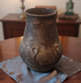 antica fagioliera in terra  cotta 