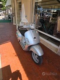 PIAGGIO VESPA GTS 250 