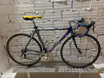 Look vintage in carbonio