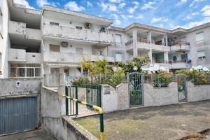 Appartamento con grande veranda e box