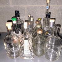 Set di n. 16 bottigliette in vetro per liquori