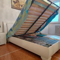 Letto matrimoniale contenitore+comodini / Genova