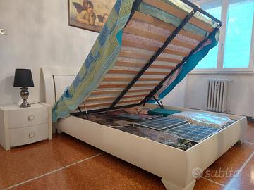 Letto matrimoniale contenitore+comodini / Genova