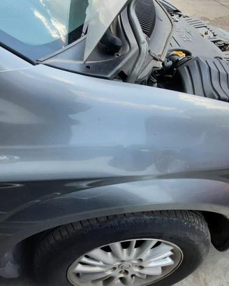 CHRYSLER VOYAGER 2005 - PARAFANGO DESTRO