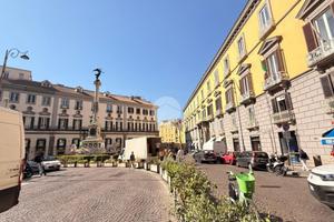 NEGOZIO A NAPOLI